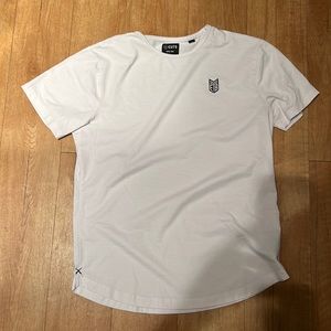 CUTS AO Curve-Hem Tee with chevron logo